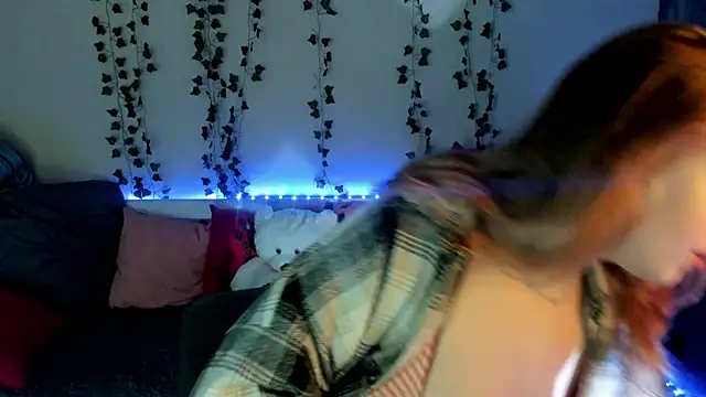 Snapshot of Emily_Gin chatting on 02.14.25 Emily Gin online show from 02.14.25