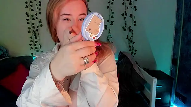 Snapshot of Emily_Gin chatting on 02.15.25 Emily Gin online show from 02.15.25