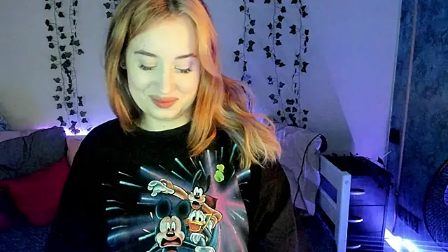 Snapshot of Emily_Gin chatting on 02.20.25 Emily Gin online show from 02.20.25