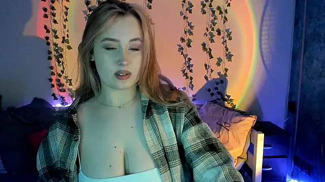 Snapshot of Emily_Gin chatting on 03.08.25 Emily Gin online show from 03.08.25