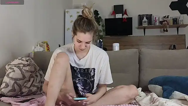 Girl alone home online show from 01.25.25