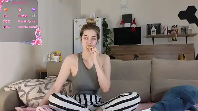 Girl alone home online show from 01.29.25
