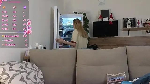 Girl alone home online show from 02.05.25