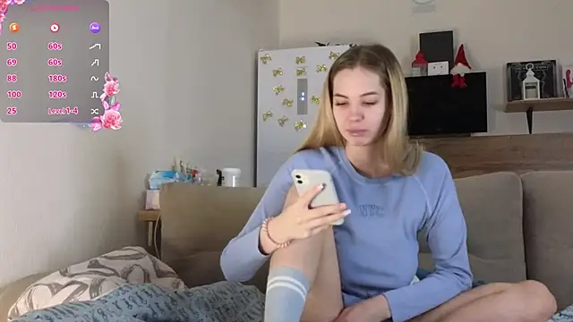 Girl alone home online show from 02.06.25