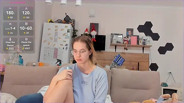 Girl alone home online show from 01.09.26