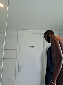 Snapshot of roohblak chatting on 10.05.25 roohblak online show from 10.05.25