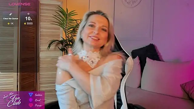 Gloria Lovely online show from 12.16.24