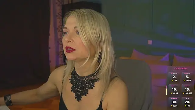 Snapshot of Gloria_Lovely chatting on 05.05.26 Gloria Lovely online show from 05.05.26