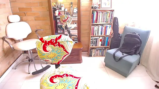 Snapshot of VioletaGomezCo chatting on 09.19.25 VioletaGomezCo online show from 09.19.25