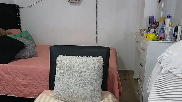 Snapshot of charlotte_077 chatting on 12.16.25 charlotte 077 online show from 12.16.25