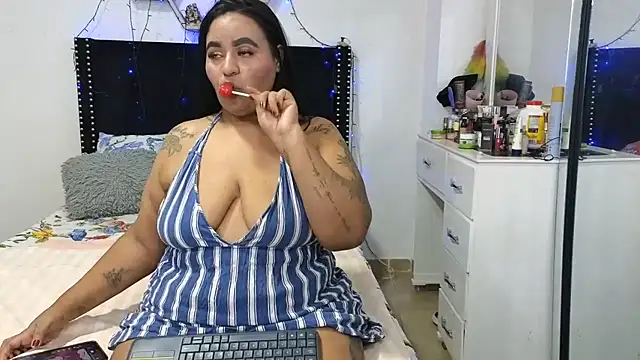 Snapshot of charlotte_077 chatting on 06.27.26 charlotte 077 online show from 06.27.26