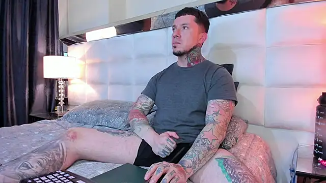 Snapshot of Adam_tatto chatting on 10.26.25 Adam tatto online show from 10.26.25