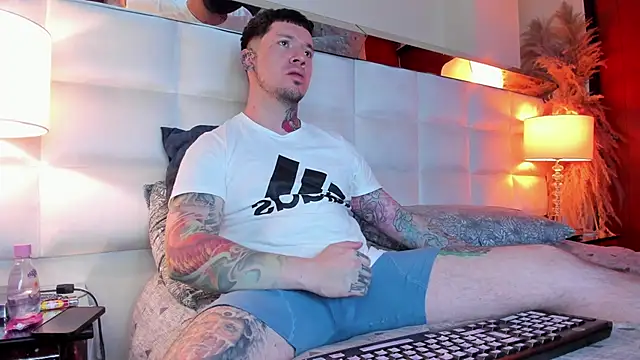 Snapshot of Adam_tatto chatting on 11.03.25 Adam tatto online show from 11.03.25