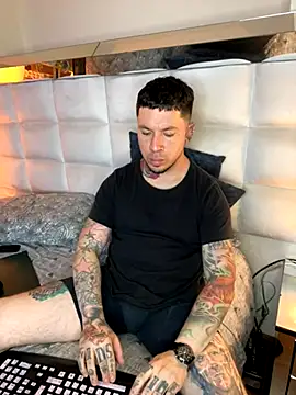 Snapshot of Adam_tatto chatting on 11.16.25 Adam tatto online show from 11.16.25