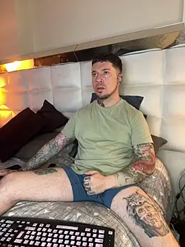 Snapshot of Adam_tatto chatting on 11.23.25 Adam tatto online show from 11.23.25