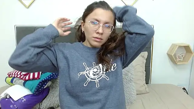 karlamorris  online show from 02.18.25