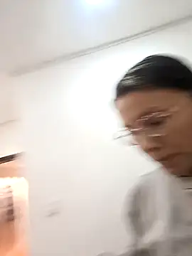 karlamorris  online show from 10.09.25