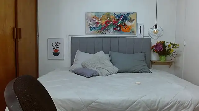 karlamorris  online show from 12.18.25