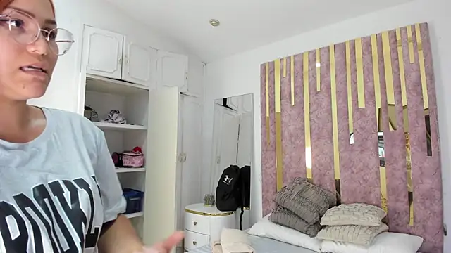 Snapshot of LeahxBarker chatting on 03.17.25 LeahxBarker online show from 03.17.25