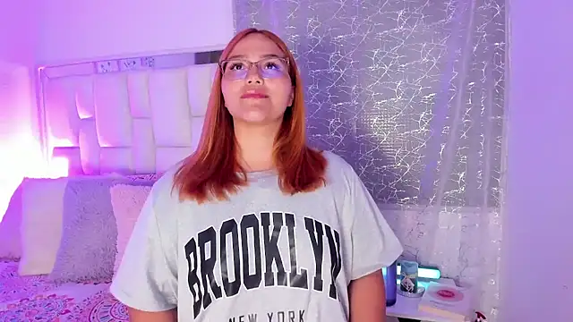 Snapshot of LeahxBarker chatting on 02.12.26 LeahxBarker online show from 02.12.26