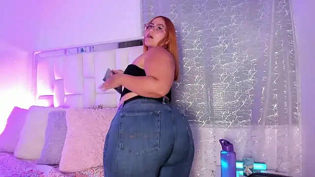 Snapshot of LeahxBarker chatting on 02.13.26 LeahxBarker online show from 02.13.26