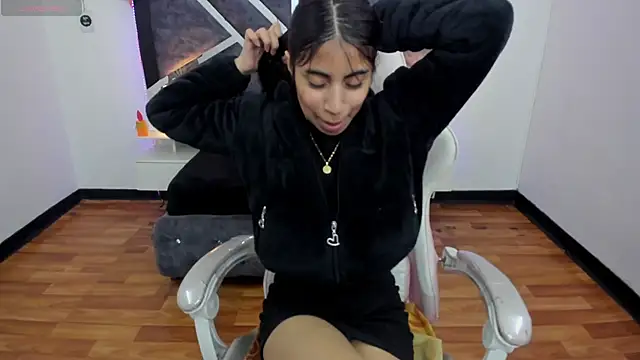 Snapshot of lunitaa18 chatting on 02.26.25 lunitaa18 online show from 02.26.25