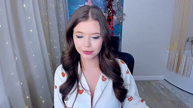 Snapshot of FollowLovee chatting on 12.31.24 FollowLovee online show from 12.31.24