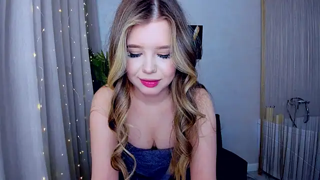 Snapshot of FollowLovee chatting on 03.10.25 FollowLovee online show from 03.10.25