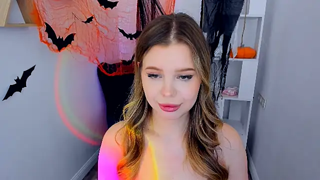 Snapshot of FollowLovee chatting on 10.19.25 FollowLovee online show from 10.19.25