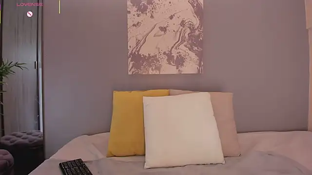 LynnSam  online show from 10.24.25