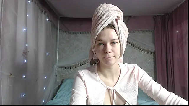 leila bambi  online show from 12.19.25