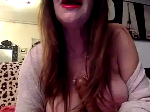 Snapshot of gildamilf chatting on 12.27.24 gildamilf online show from 12.27.24