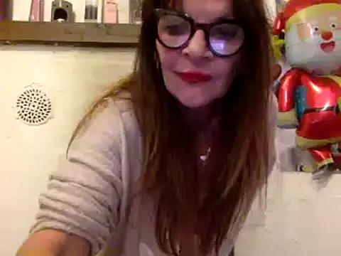Snapshot of gildamilf chatting on 01.02.25 gildamilf online show from 01.02.25
