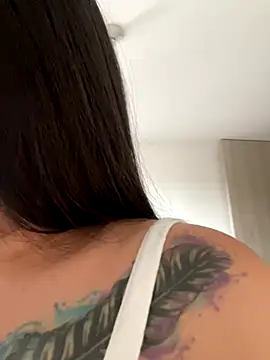 Latina vanessa online show from 10.26.25