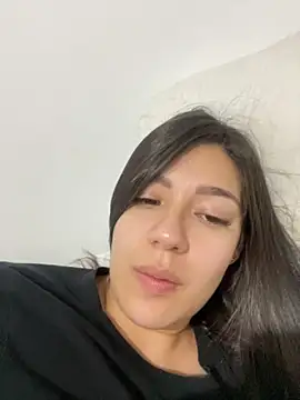 Latina vanessa online show from 10.30.25