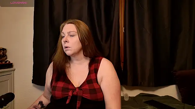 Snapshot of Big_Beautiful_MILF chatting on 02.17.25 Big Beautiful MILF online show from 02.17.25