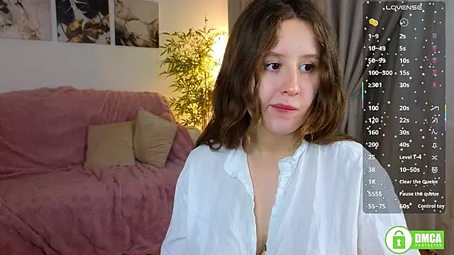 Snapshot of SquirtBabee chatting on 10.23.25 SquirtBabee online show from 10.23.25