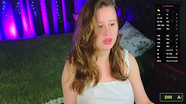 Snapshot of SquirtBabee chatting on 11.22.25 SquirtBabee online show from 11.22.25