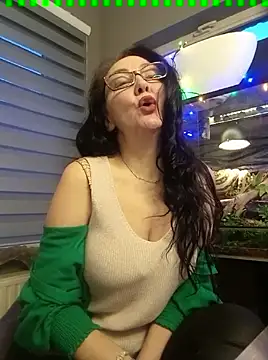 Snapshot of CamilleDesire chatting on 02.25.25 CamilleDesire online show from 02.25.25