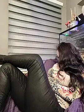 Snapshot of CamilleDesire chatting on 11.29.25 CamilleDesire online show from 11.29.25