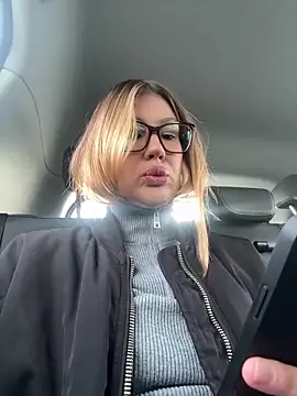 RinaCat online show from 10.13.25