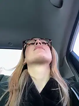 RinaCat online show from 10.18.25