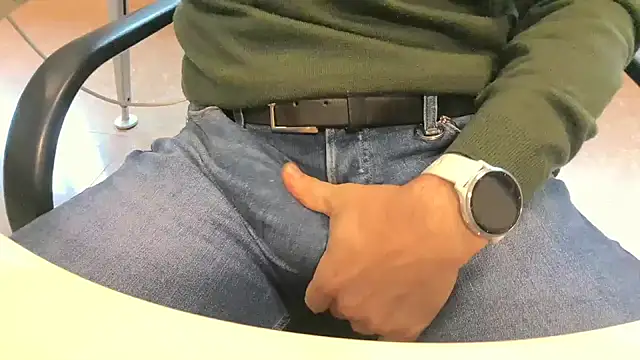 Snapshot of alessandroman2114 chatting on 02.02.26 alessandroman2114 online show from 02.02.26