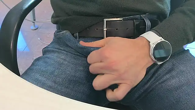 Snapshot of alessandroman2114 chatting on 02.18.26 alessandroman2114 online show from 02.18.26