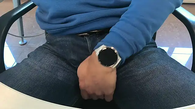 Snapshot of alessandroman2114 chatting on 02.23.26 alessandroman2114 online show from 02.23.26