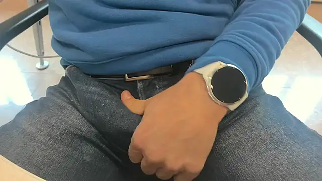 Snapshot of alessandroman2114 chatting on 02.24.26 alessandroman2114 online show from 02.24.26