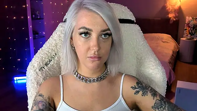 tykioty Miley online show from 10.26.25