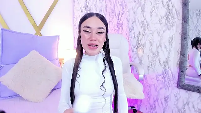 Athziry  online show from 12.06.24