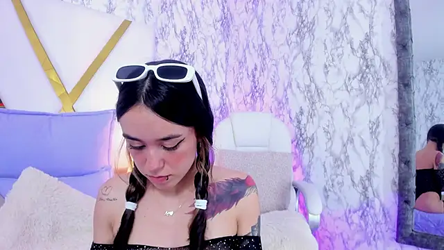 Athziry  online show from 01.08.25