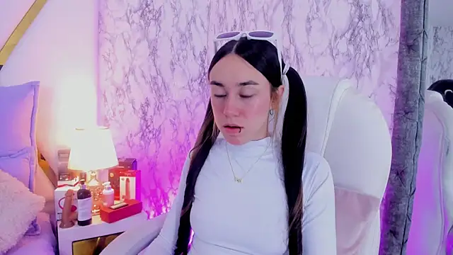 Athziry  online show from 01.19.25